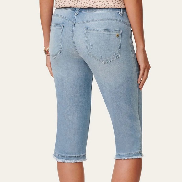 DEMOCRACY Light Wash Ab Solution Blue NEW Capri Jeans 4 - Picture 6 of 10